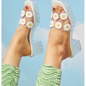 Cute Daisy Slide on Jelly Miles Sizes 7 & 8 New in Box